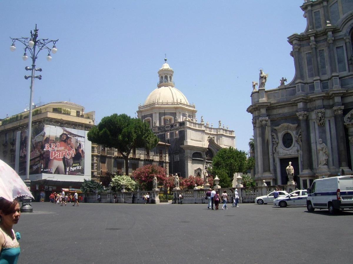 Ferienwohnung Casa Di Chiara Pieno Centro Storico CTA Exterior foto