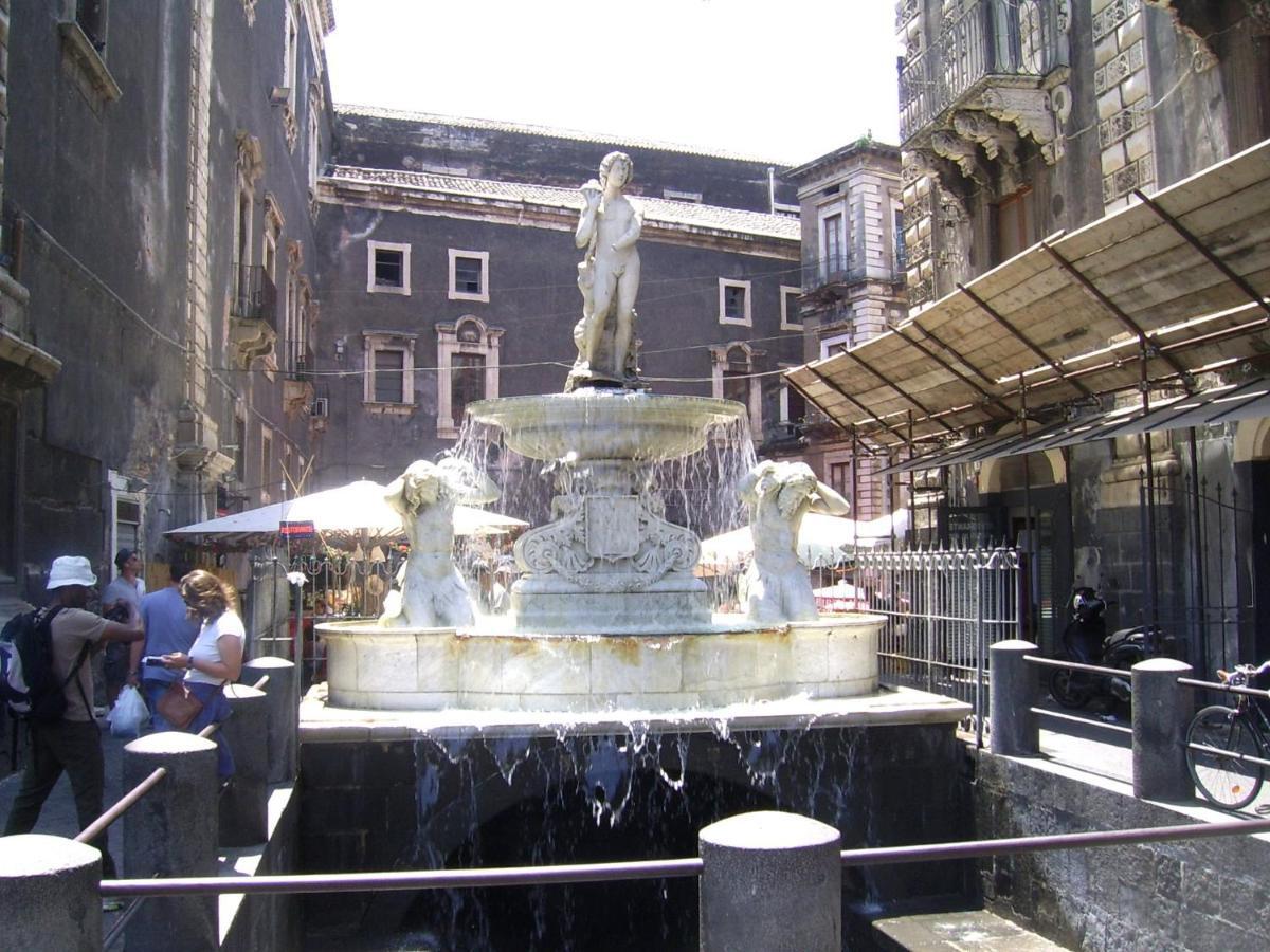 Ferienwohnung Casa Di Chiara Pieno Centro Storico CTA Exterior foto